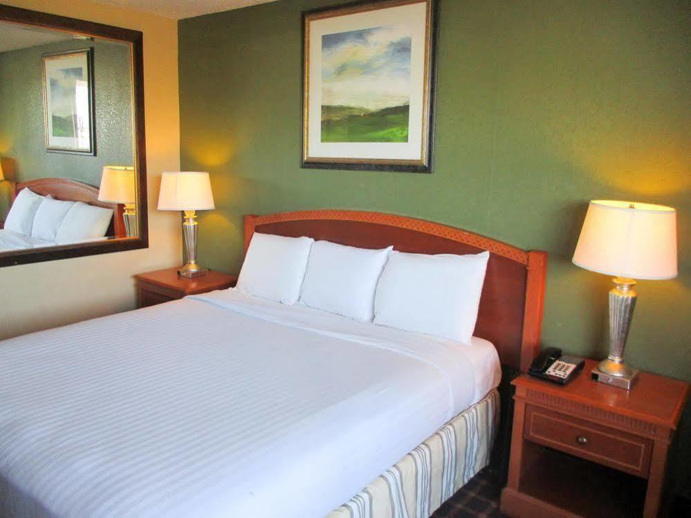 Oyo Hotel Bossier City La - Red River Bagian luar foto
